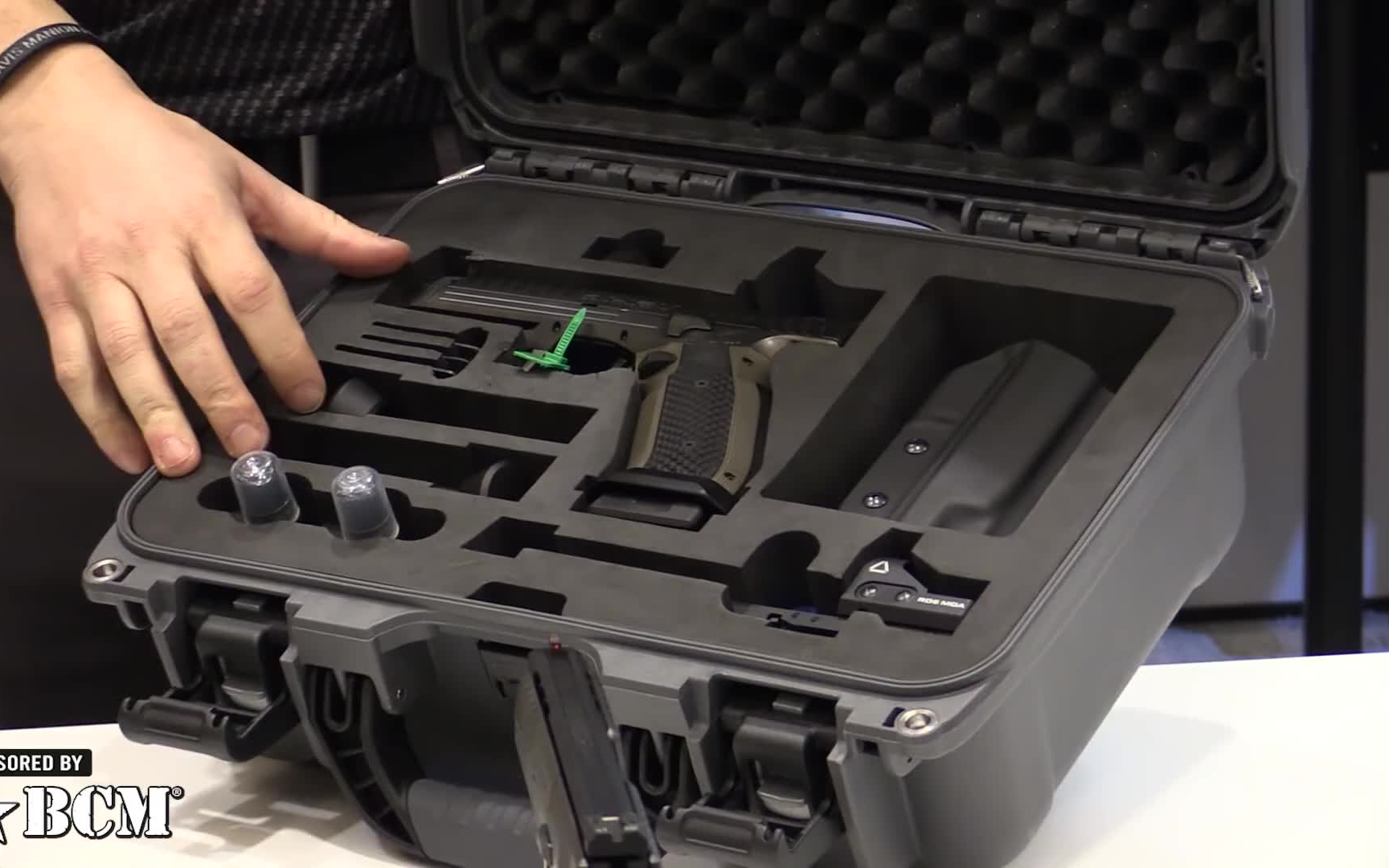在今年SHOT SHOW展会上备受瞩目的Laugo Arms Alien Pistol“外星人”手枪